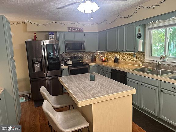 3rd image of 440 Bluebird Way
