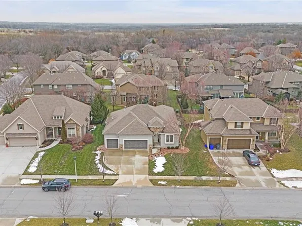 16335 Twilight Ln, Olathe, KS 66062