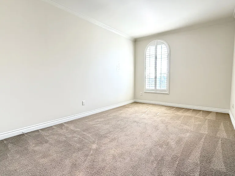 956 S Wilton Pl #401 — Photo 16
