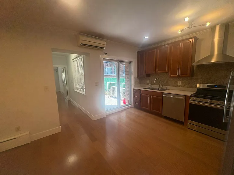 34-27 Crescent St #2 — Photo 22