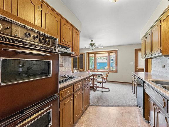 3rd image of 8954 Meade Ave