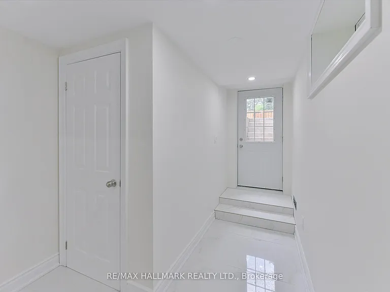 13918 Leslie St E — Photo 35