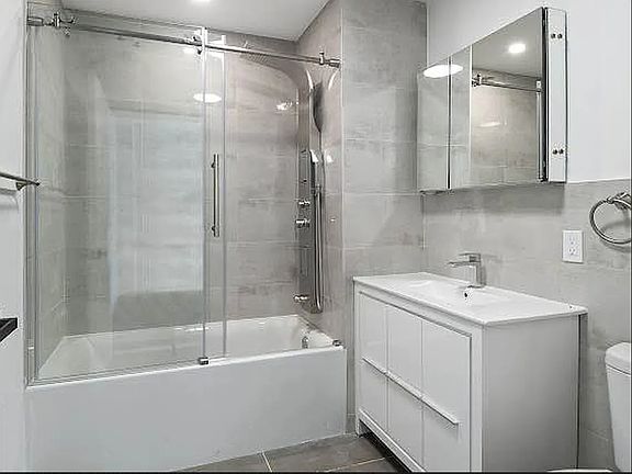 5th image of 2733 E 12th St #5F