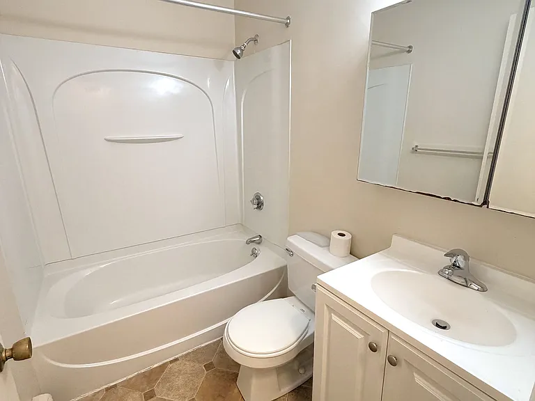 20 Craig Ave #6 — Photo 5