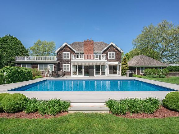 3rd image of 15 Swans Neck Ln