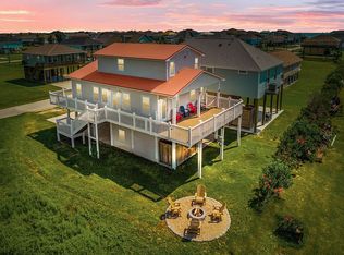 957 Gulf Rd, Crystal Beach, TX 77650