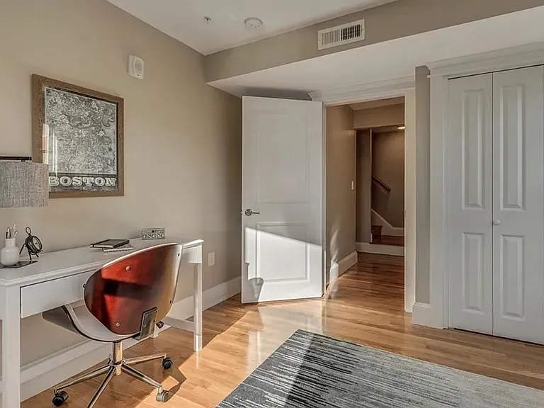 2 bed, 950 sqft, $3,600 — Photo 4