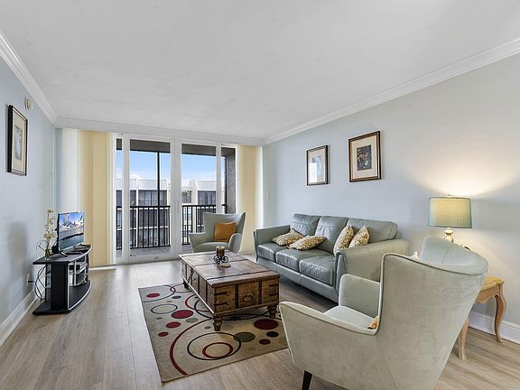 3rd image of 8 N Royal Palm Way #6040