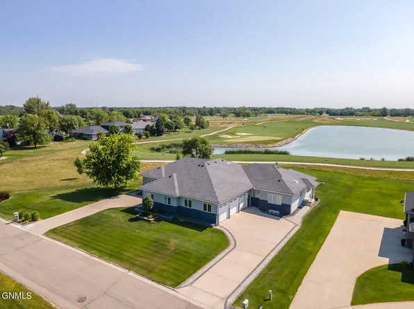 524 Sunset Dr, Oxbow, ND 58047
