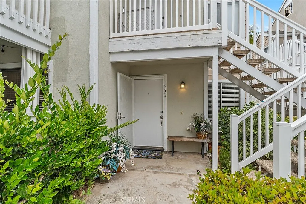 2 bed, 1022 sqft, $4,200 — Photo 3
