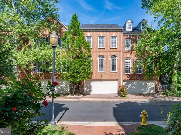 5241 Brawner Pl, Alexandria, VA 22304