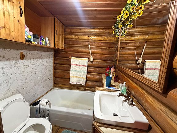 5th image of 1071 Bear Creek Rd
