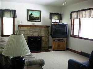 3rd image of 841 Lloyd Ave