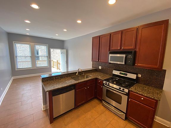 3rd image of 832 S Claremont Ave #2-J