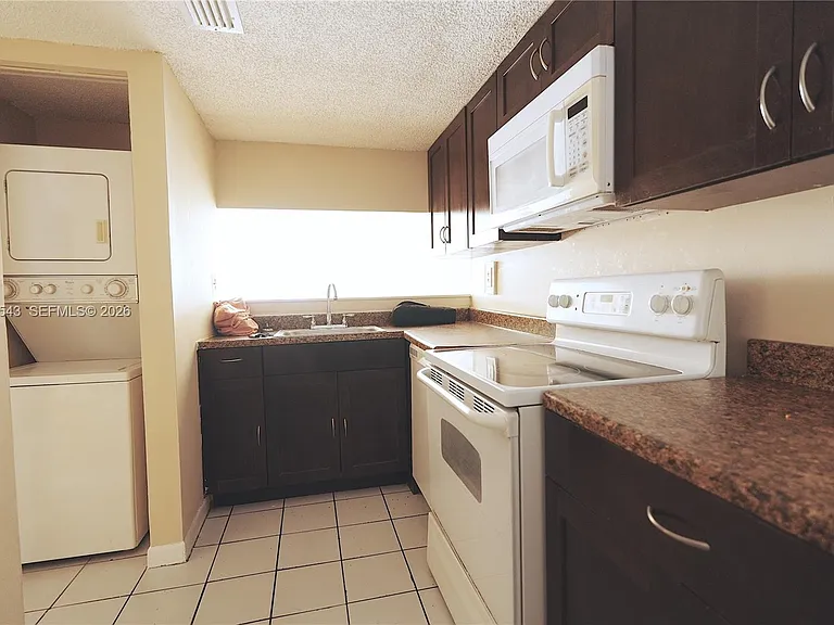 9915 W Okeechobee Rd #2404 — Photo 12