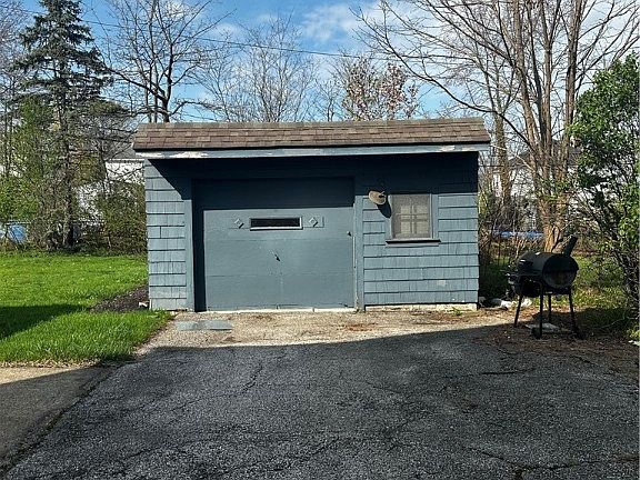 3rd image of 1670 Hillandale Dr
