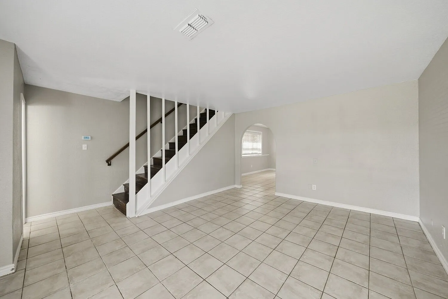 4605 Orange Circle N — Photo 2