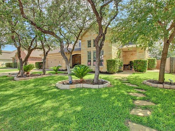 3rd image of 1106 Orchard Falls Dr