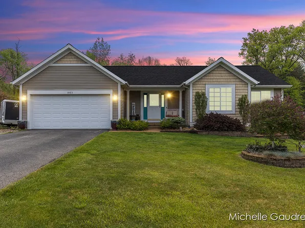 1852 Pineridge Dr, Hastings, MI 49058