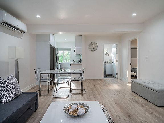 3rd image of 11918 Hart St APT 5