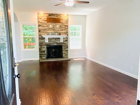 2nd image of 1194 Eagles Bluff Dr