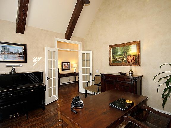 INTERIOR OFFICE VIEW