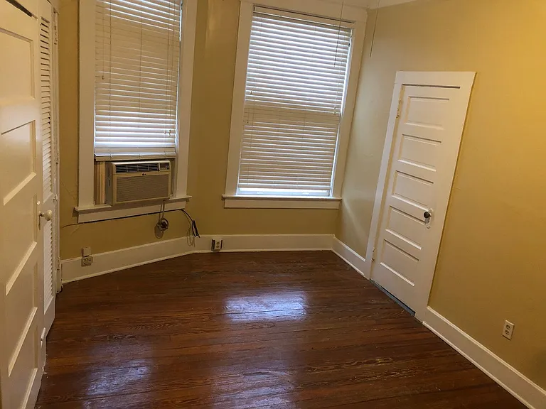 250 N Willett St — Photo 9