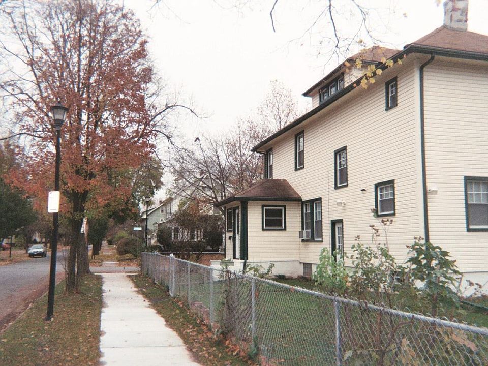 Well maintained building, safe & quite neighborhood