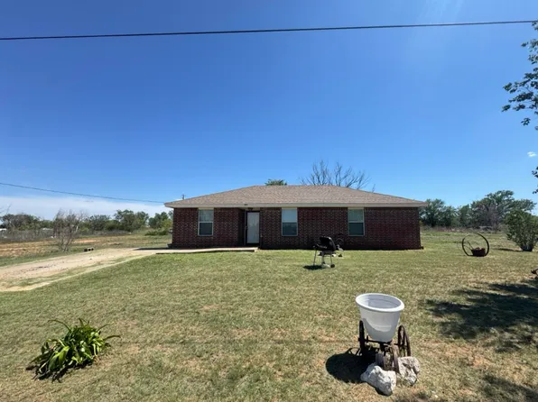 402 Lariat Ave, Matador, TX 79244
