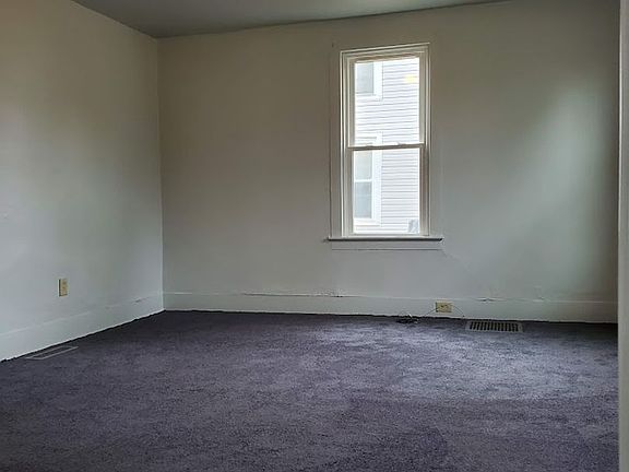 5th image of 131 Wadsworth Ave
