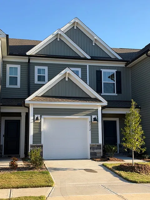 3 bed, 2.5 bath, 1762 sqft, $1,825 — Photo 1