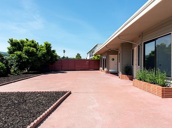 3rd image of 158 Park Pl