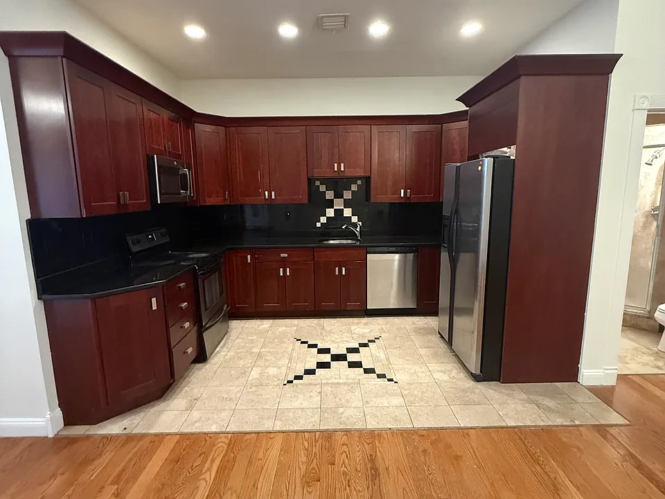 50 Temple Pl #3