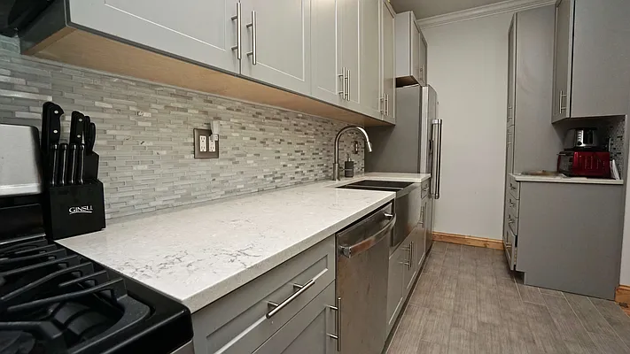 Sold by Bizzarro Agency | media 1