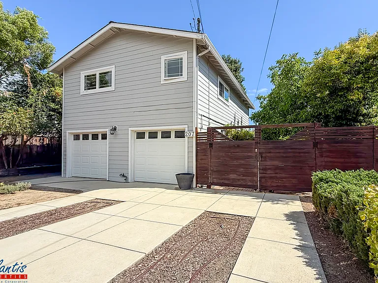 207 Harding Ave — Photo 1