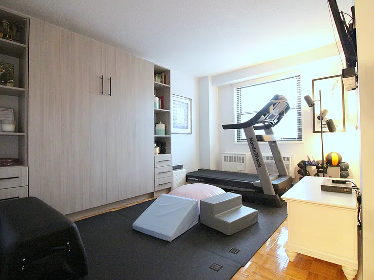 401 2nd Ave #24G — Photo 8