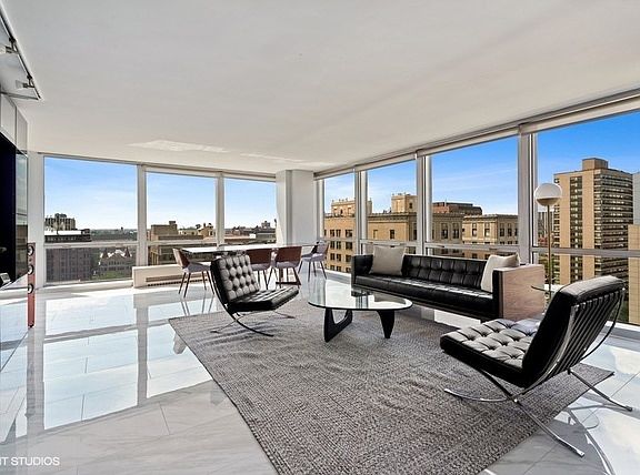 3rd image of 340 W Diversey Pkwy APT 1416