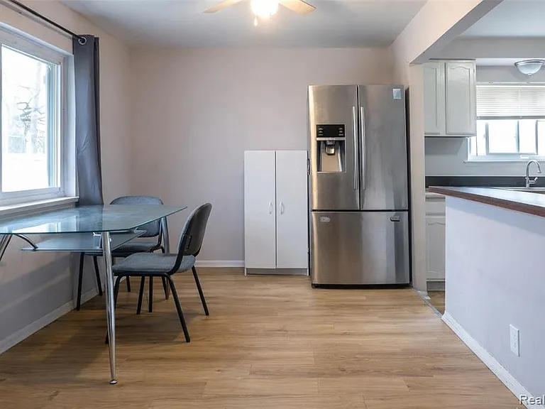3903 Gloria St — Photo 7