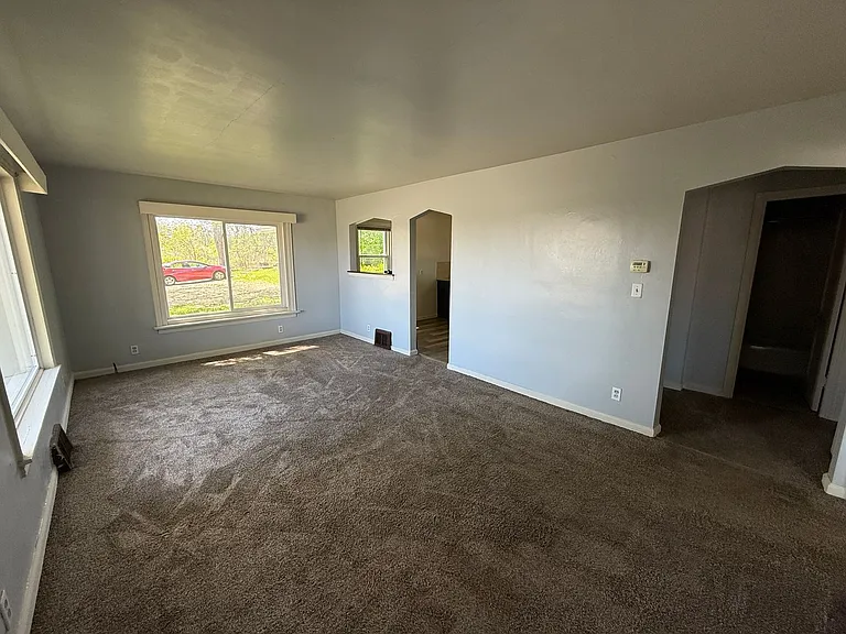 2124 Lansing Ave — Photo 9
