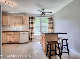 8 Dogwood Ln, Glen Carbon, IL 62034