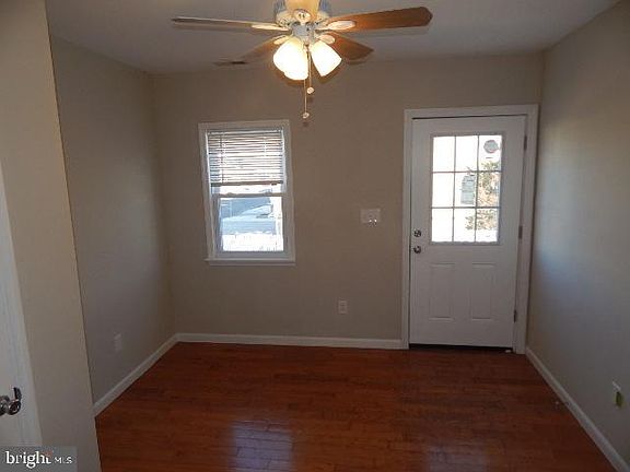 3rd image of 7903 Long Beach Blvd #B