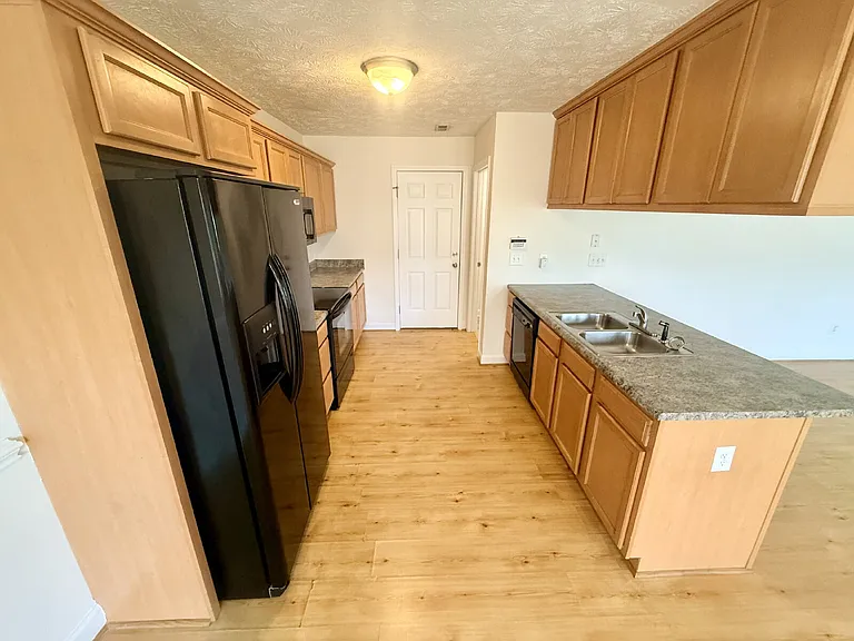 3019 Burton Dr — Photo 7
