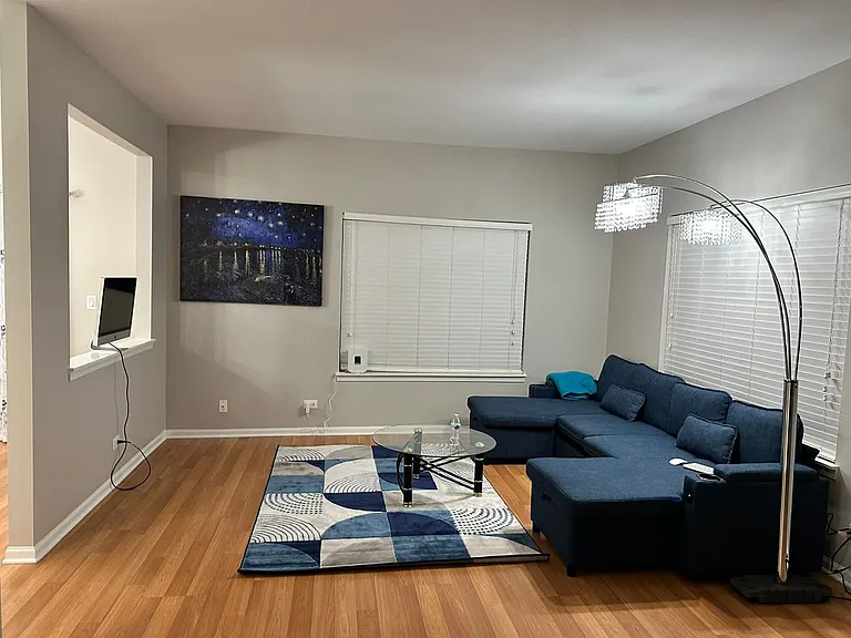 925 Hill Ave — Photo 3