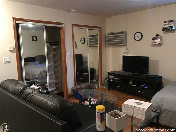 3rd image of 3018 23rd St APT 1F