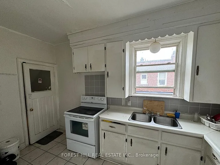 745 Barton St E #2 — Photo 2