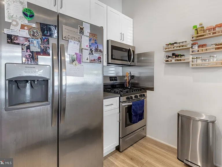 385 Martin St #1F — Photo 8