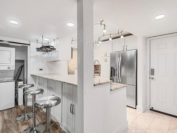 3rd image of 2045 Corner Lake Dr