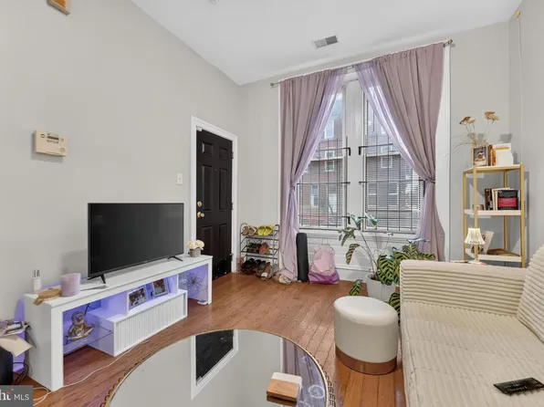 1900 W Diamond St, Philadelphia, PA 19121