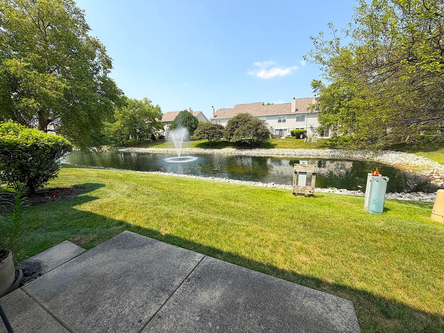2 bed, 2.5 bath, 1700 sqft, $3,200 — Photo 2