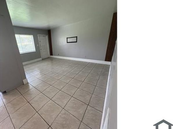 1040 NE 7th Ave APT 25